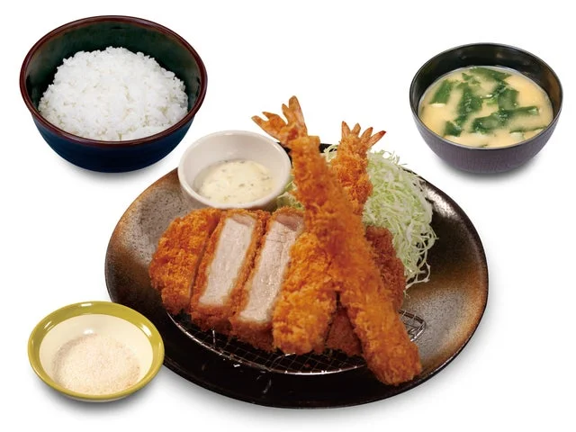 国産雪国育ち厚切りロースかつと海老フライ2尾の定食