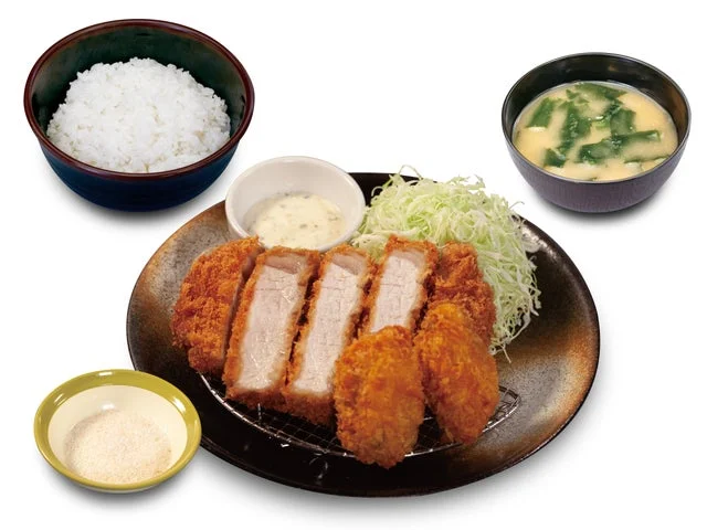 国産雪国育ち厚切りロースかつとカキフライ2個の定食