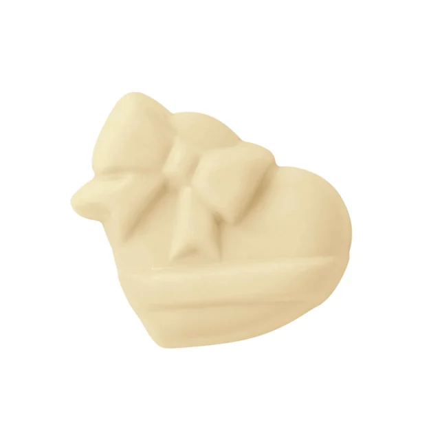 ホワイトのハート型チョコレート