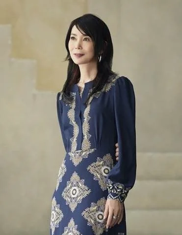 KFCクリスマスCM定番ソングを歌う竹内まりやさんのポートレート