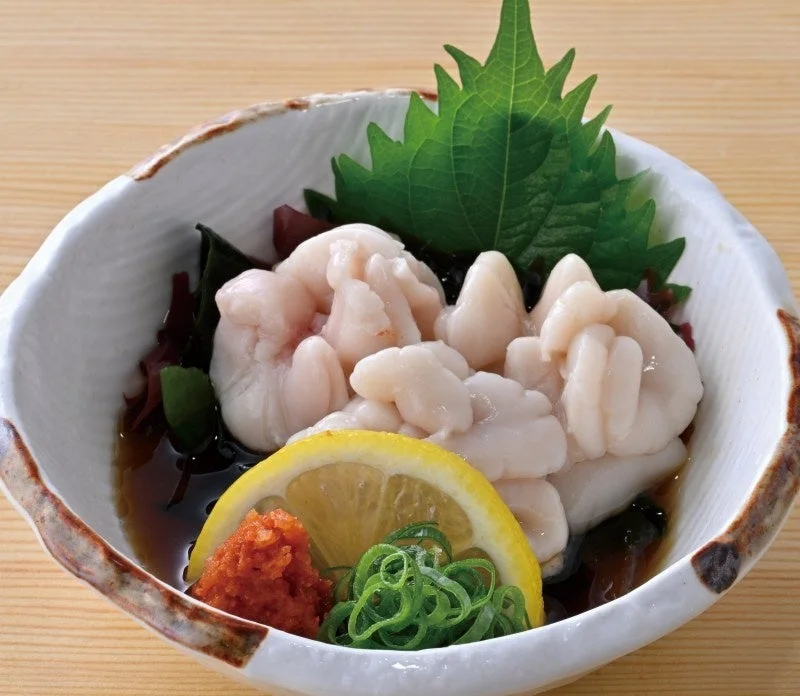 大葉と紅葉おろしが添えられた真鱈白子ぽん酢