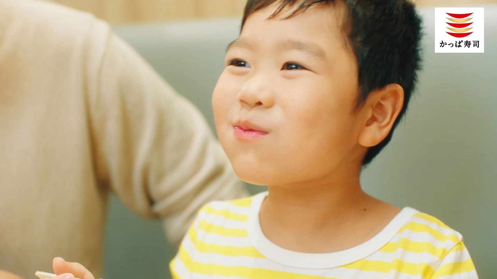 CMストーリーボード：笑顔で食事をする子供