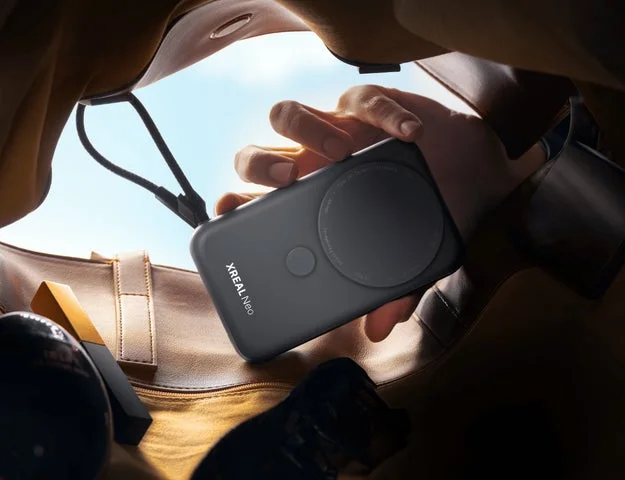 外出先での使用を想定したモバイルバッテリー「XREAL Neo」