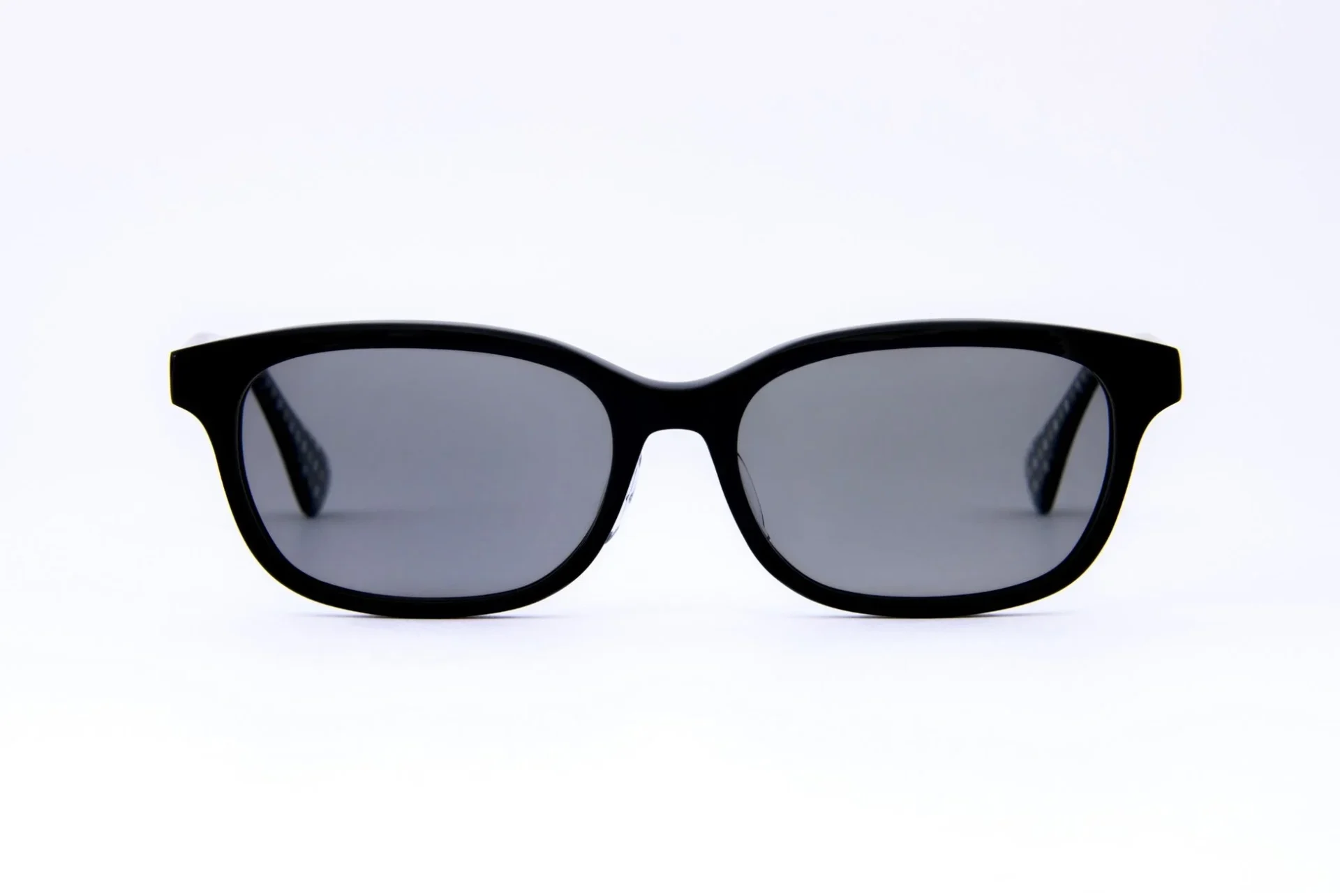 鯖江製サングラスの正面