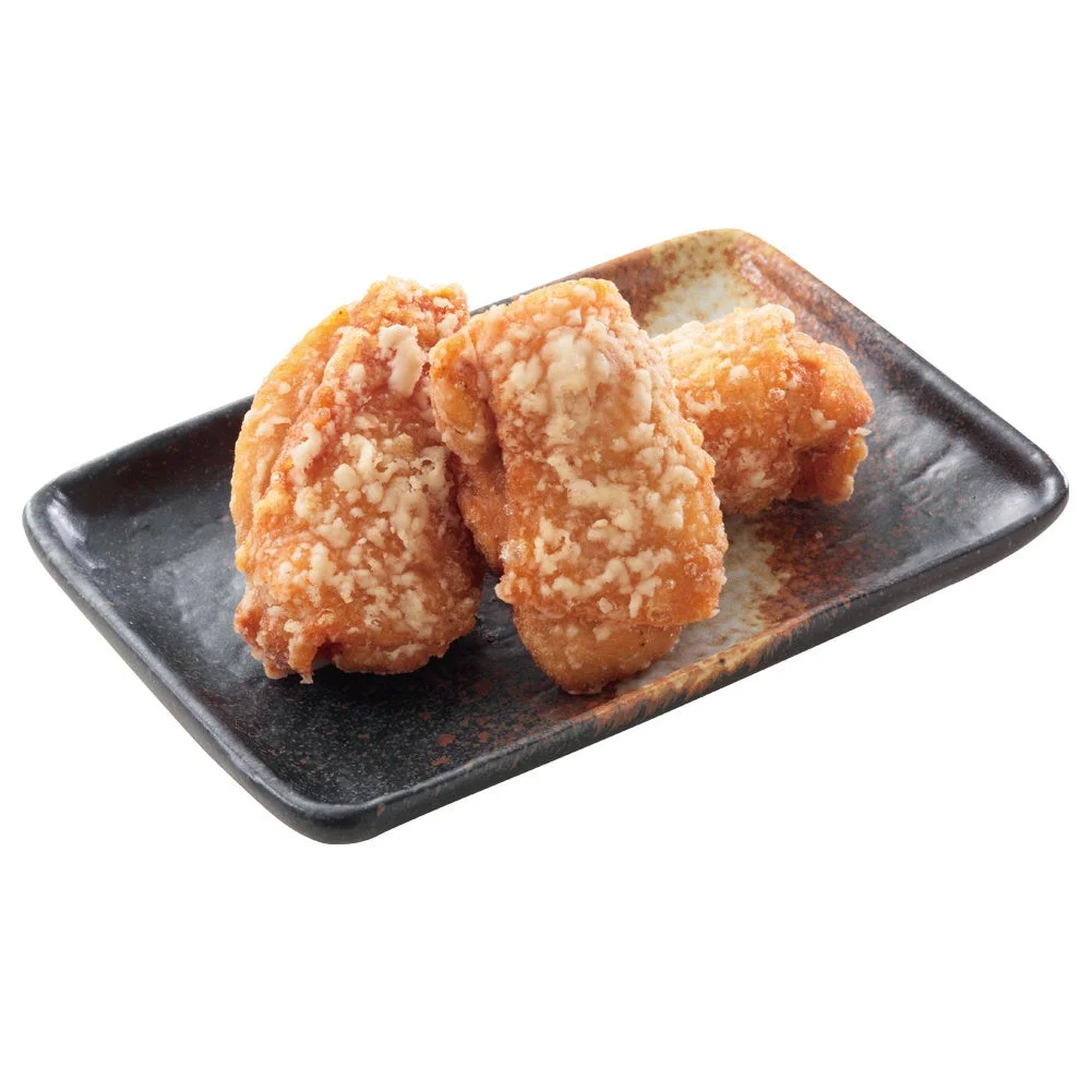 カリッともも単品の料理写真、3つのからあげが皿に盛られている