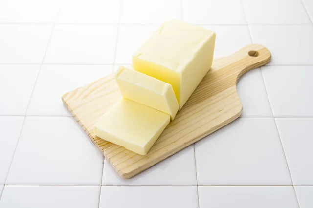 カットされたバターの塊