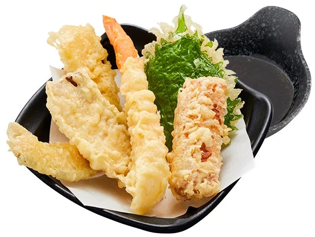 揚げたての寒ぶり、大えび、かぼちゃの季節の天ぷら盛り合わせ