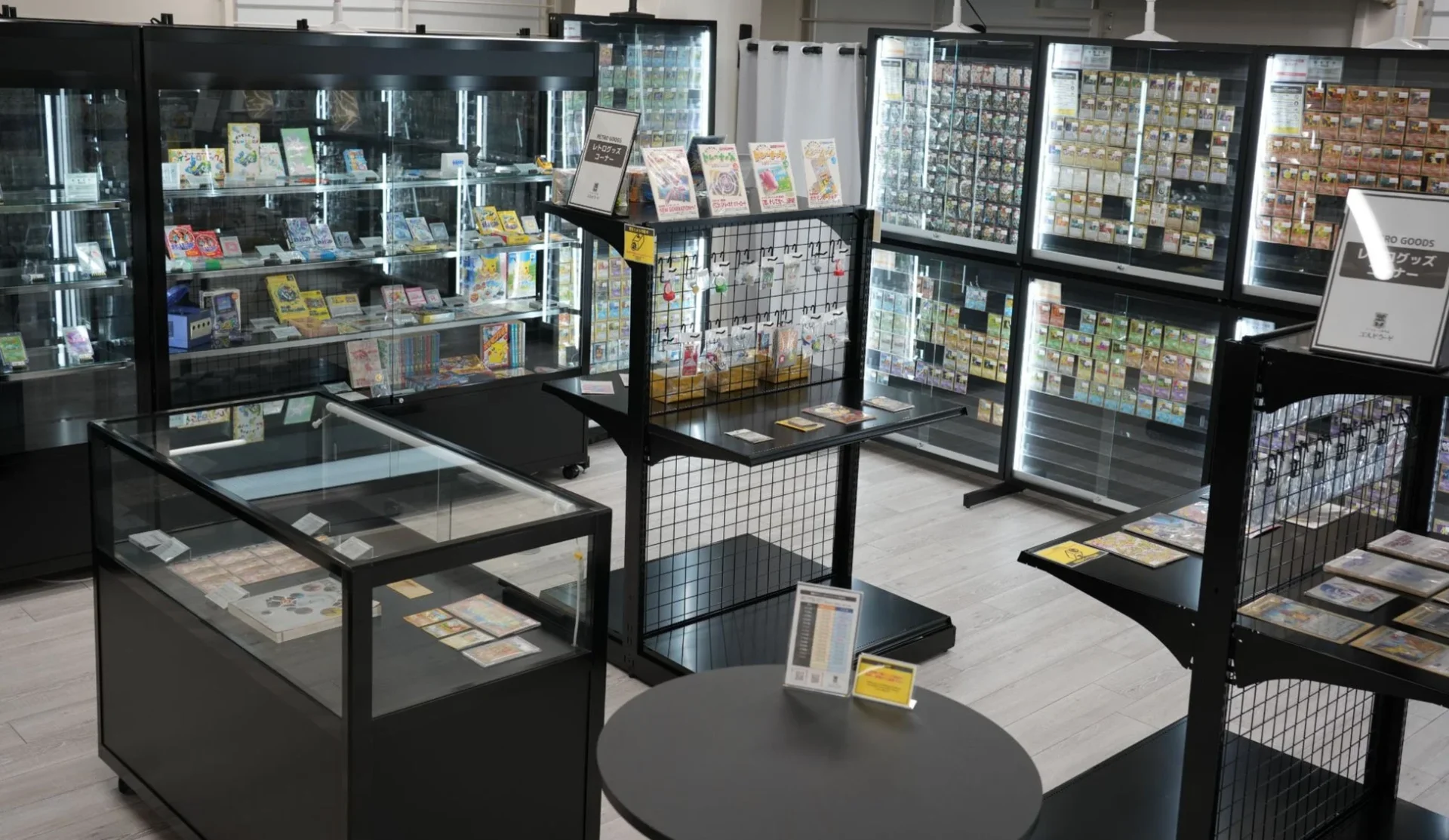 秋葉原最大級の広さを誇るエルドラード ポケモン館の店内