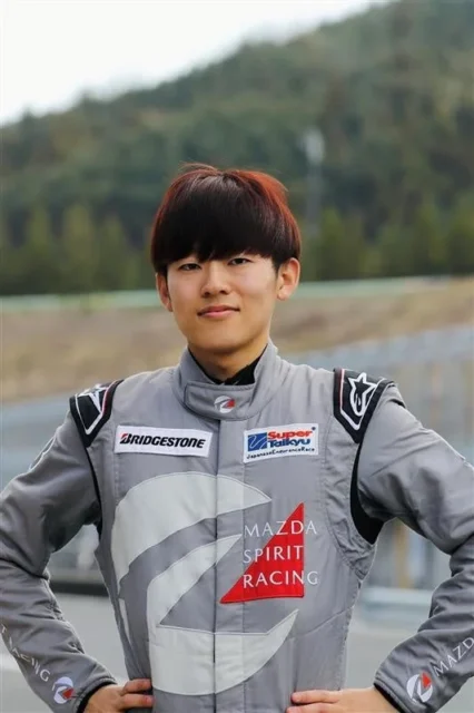 プロレーサーの加藤達彦さんのポートレート