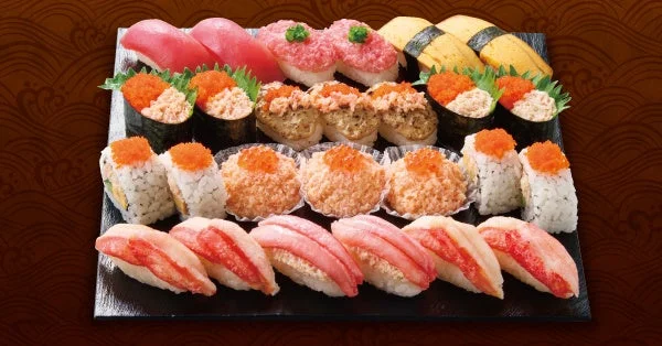 小僧寿しの「かにバラエティパーティ盛」。紅ずわいがに握りやミニちらしなど豪華な盛り合わせ。