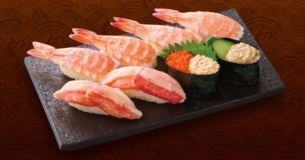 小僧寿しの「かにプチえび盛」。カニとえびの人気ネタを味わえるお子様にも人気のプチ盛りセット。