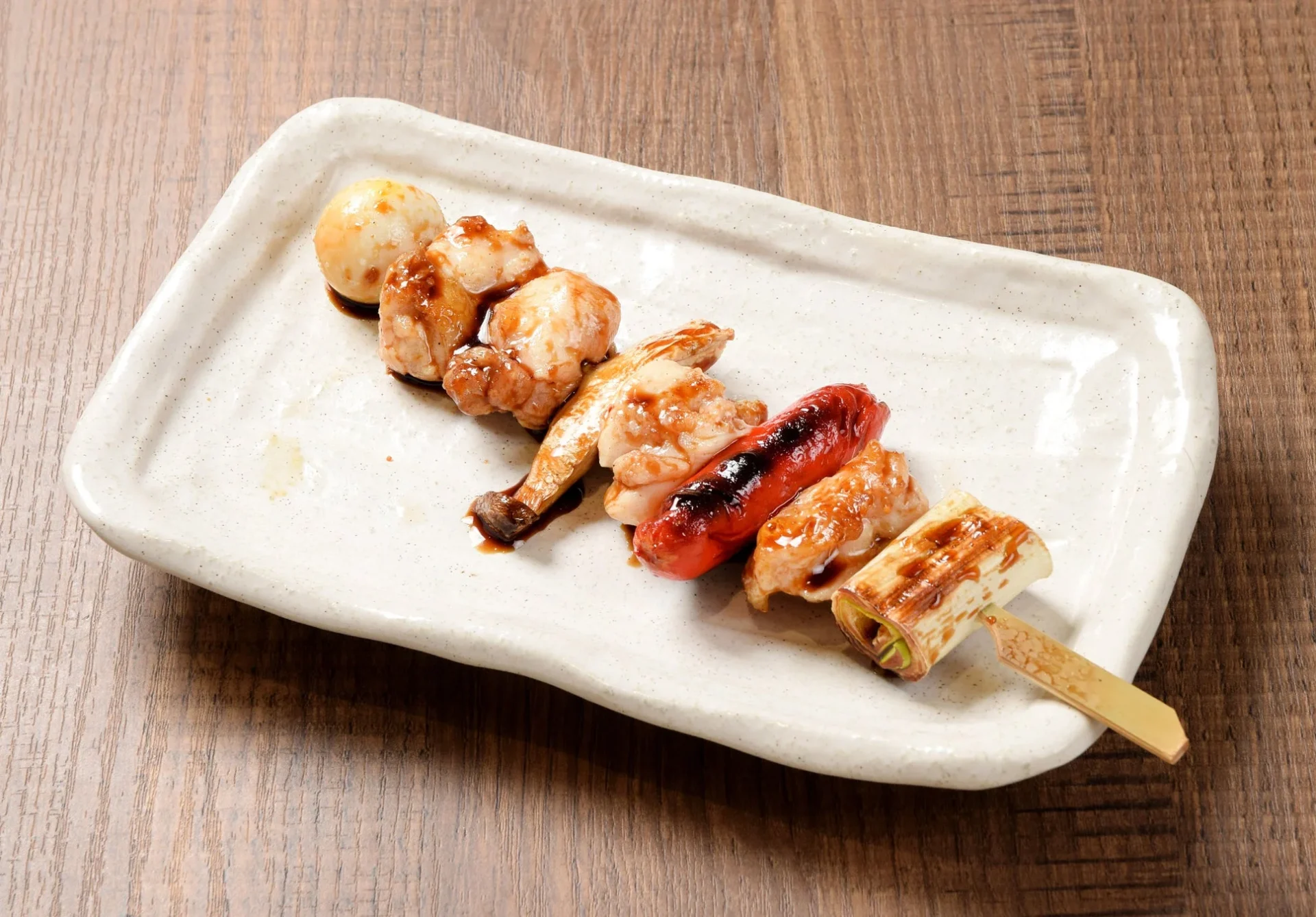 やきとりセンターのコラボメニュー「深冬のなんでもやきとり」の料理写真