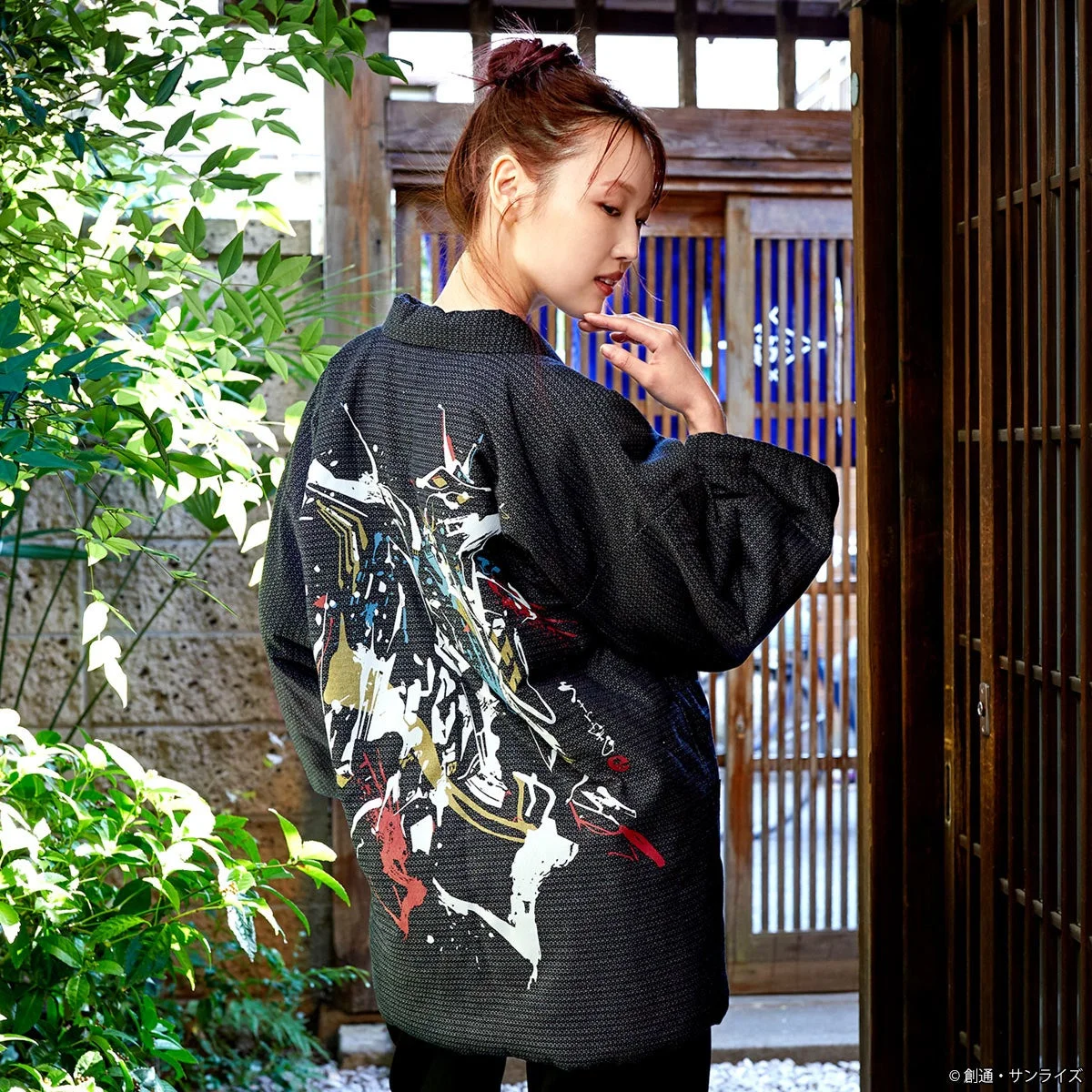 『閃光のハサウェイ』ペーネロペーわた入れ半纏を着用したモデルの背面