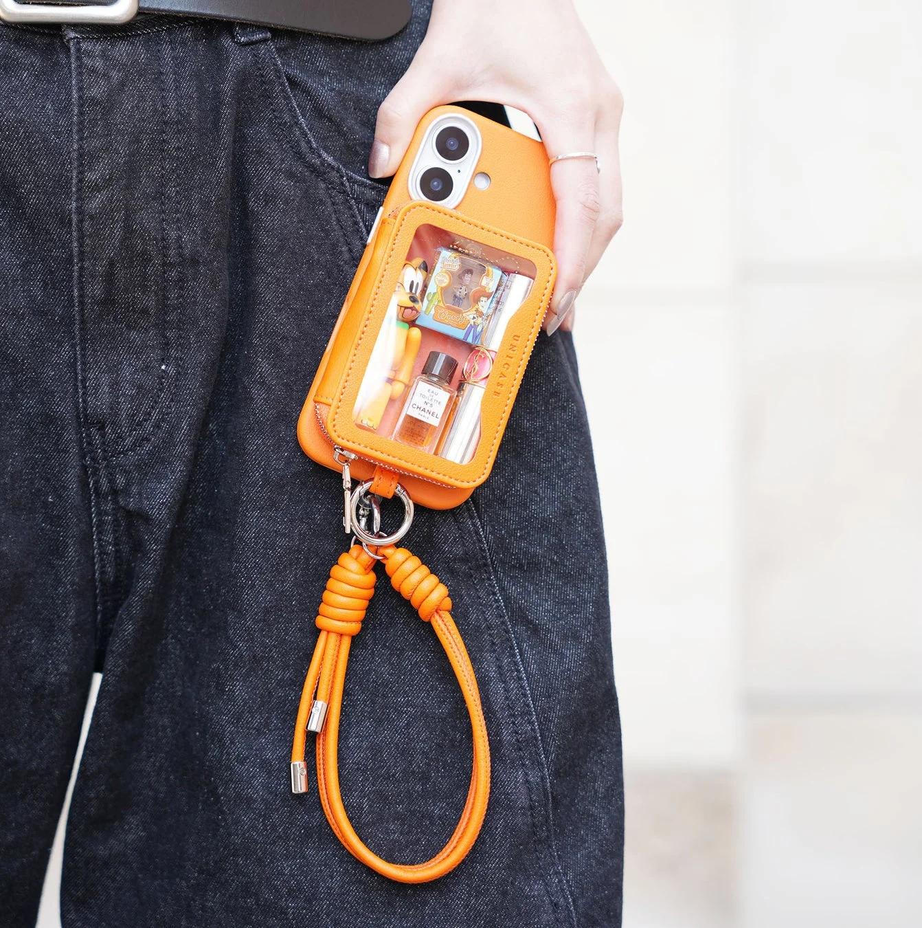 Mag Peek Pouchにカプセルトイを入れた使用例