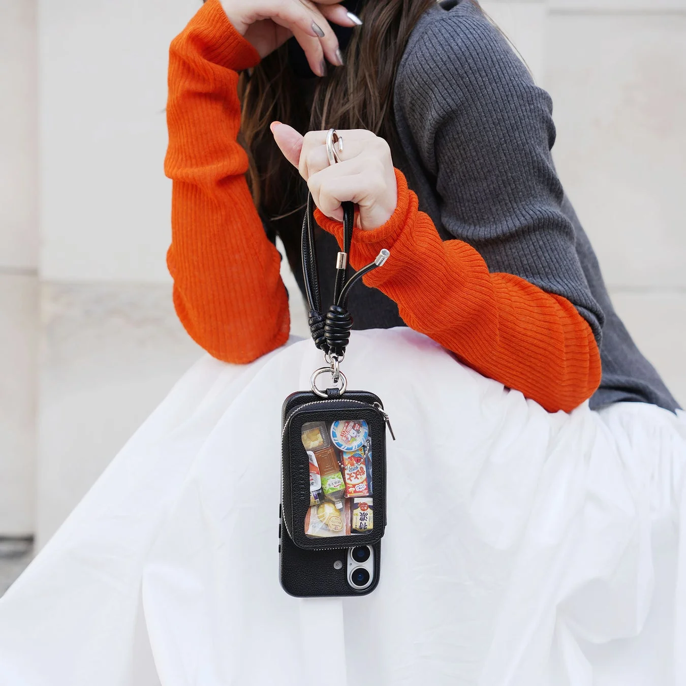 Mag Peek Pouchにミニチュア食品を入れた使用例