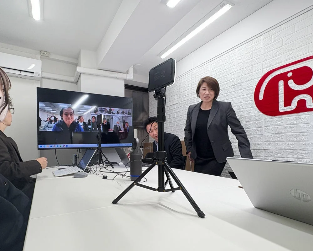 亜細亜大学ゼミ生とドムドム社員によるオンライン会議の様子