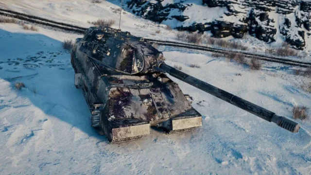 雪原を走行する戦車を上空から見たゲーム画面。
