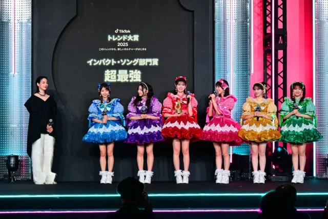 「TikTokトレンド大賞2025」インパクト・ソング部門賞を受賞した超ときめき♡宣伝部とプレゼンターのん