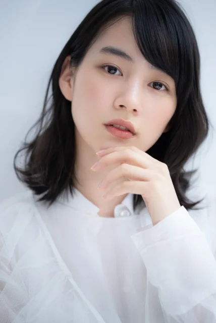 俳優・アーティストとして活躍するプレゼンターのんのポートレート