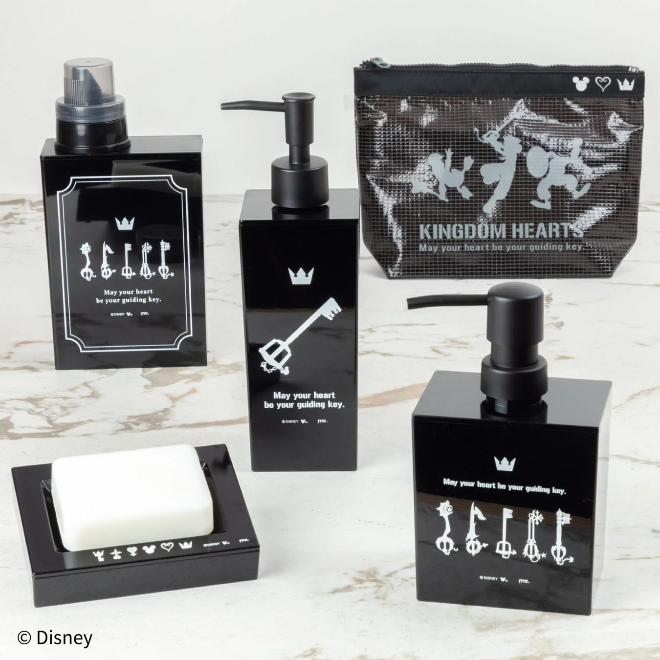 キングダムハーツデザインの洗濯洗剤詰め替えボトル、ソープディスペンサー、ポーチなど洗面バスグッズ