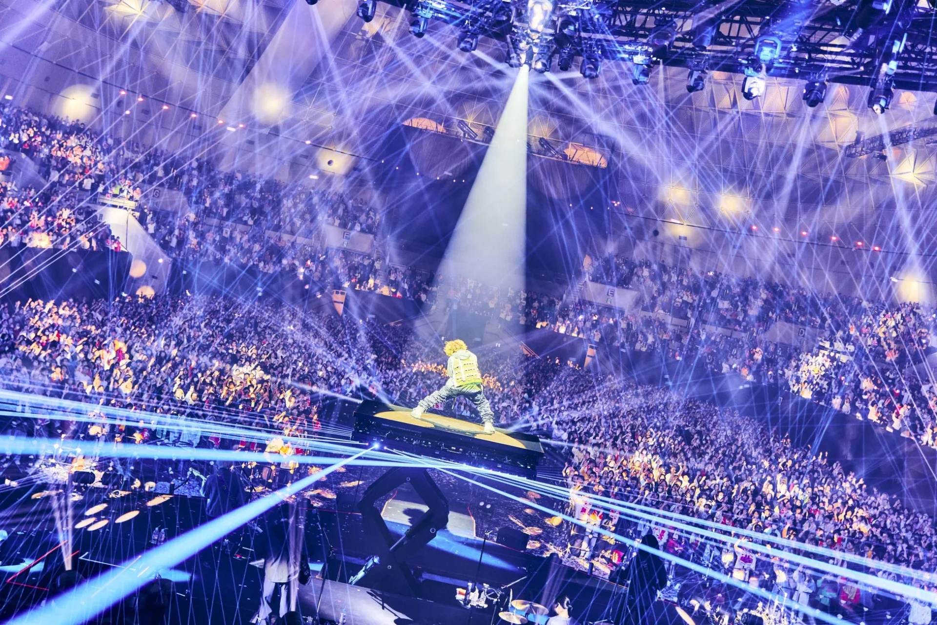 Vaundyドームツアー2026のライブステージ風景