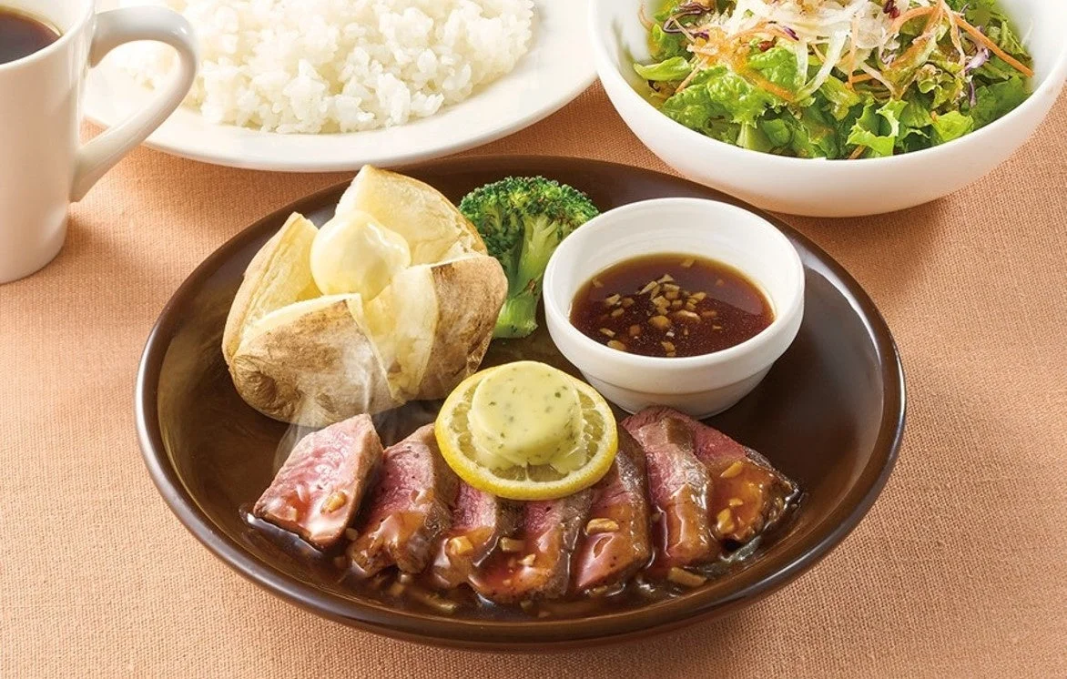 若姫牛のヒレステーキセット、サラダとライス付き