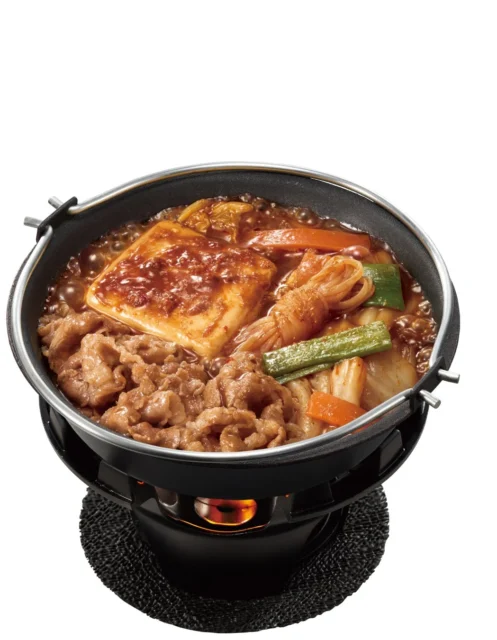 すき家 牛・旨辛豆腐鍋の単品。牛肉と豆腐、野菜が入った鍋。