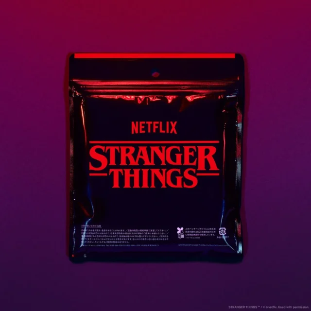 ストレンジャー・シングスデザインのハンドタオルパッケージ裏面