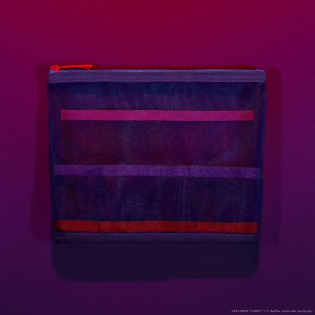 ストレンジャー・シングスデザインのメッシュポーチ