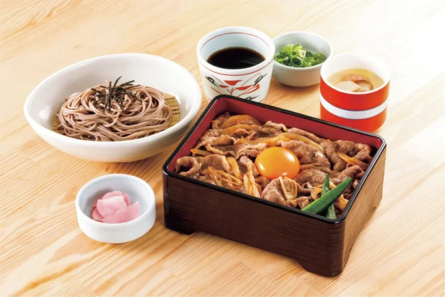 和食さと黒毛和牛のすき焼き重