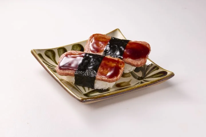 スパムと海苔を巻いたミートおむすび