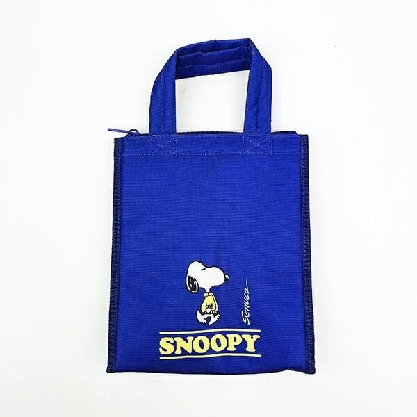 スヌーピーがデザインされた青いランチバッグ