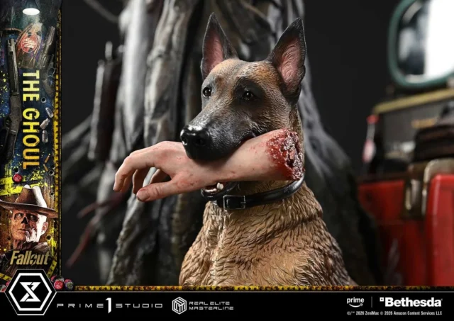 グールスタチューの特製ベースに寄り添うドッグミート