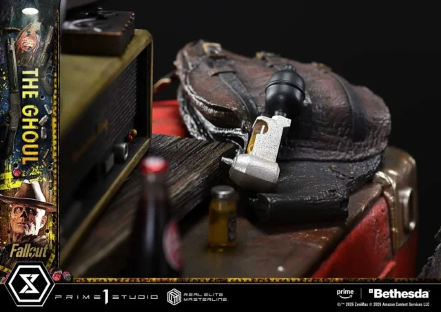 グールスタチューの特製ベースに置かれた様々な小物