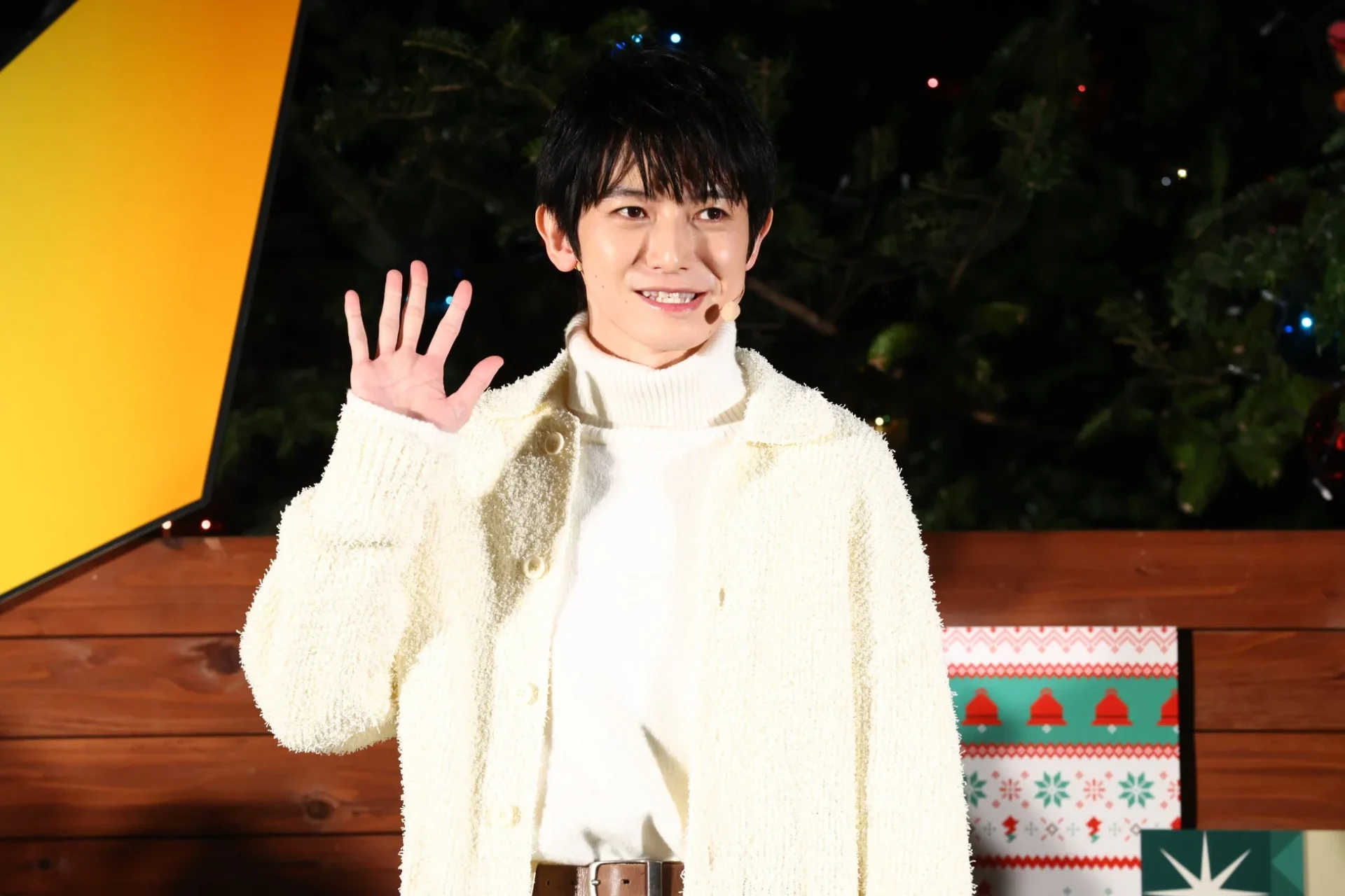 イベントで笑顔を見せる本郷奏多さん