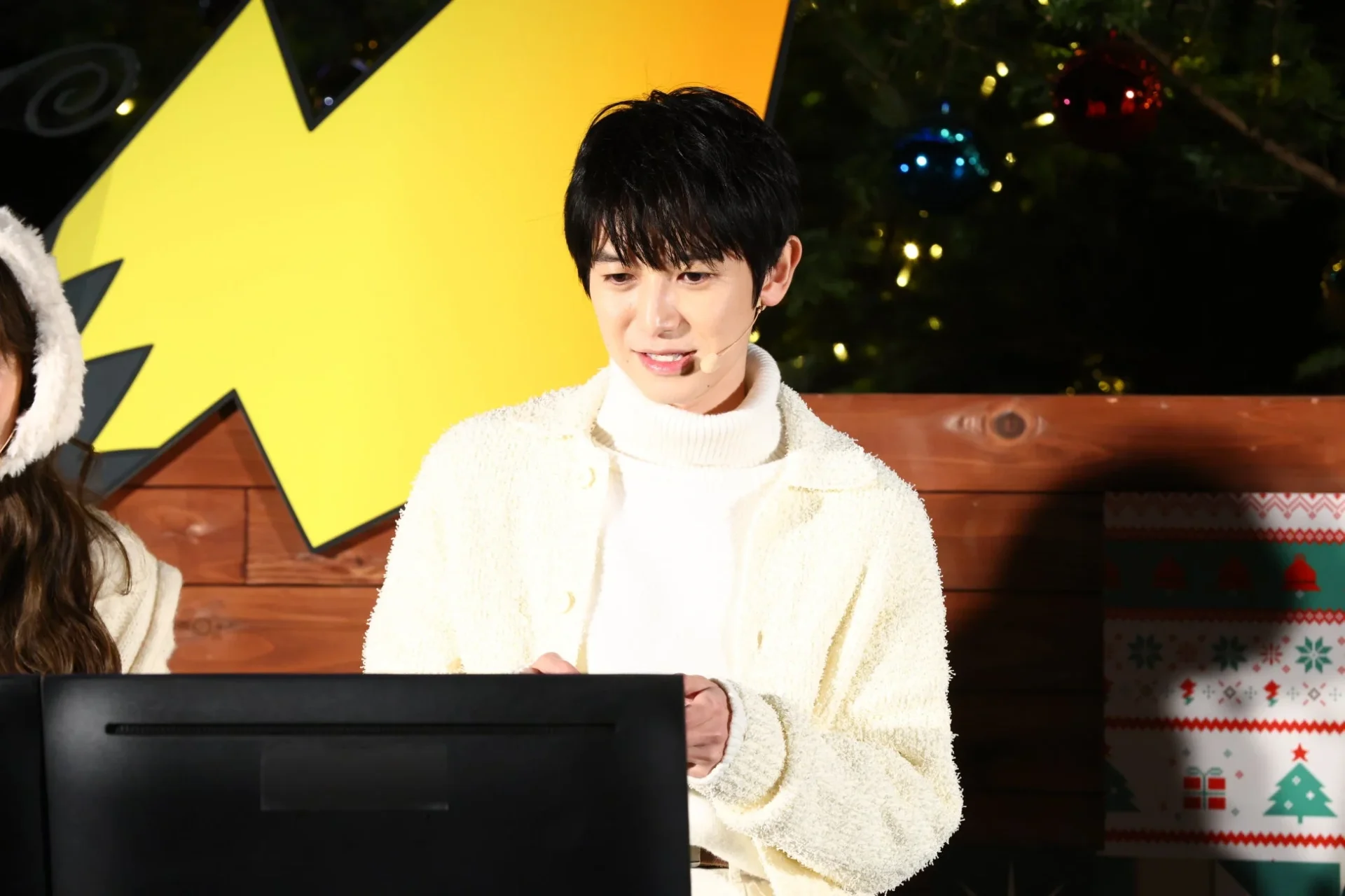 『Pokémon LEGENDS Z-A』を集中してプレイする本郷奏多さん