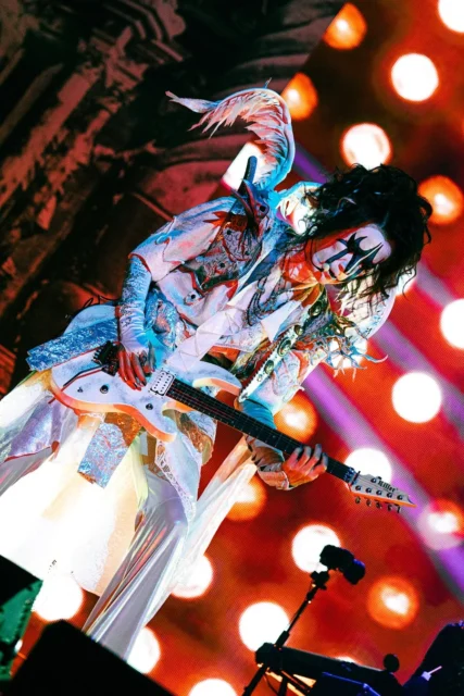 聖飢魔Ⅱルーク篁参謀によるギターソロパフォーマンス