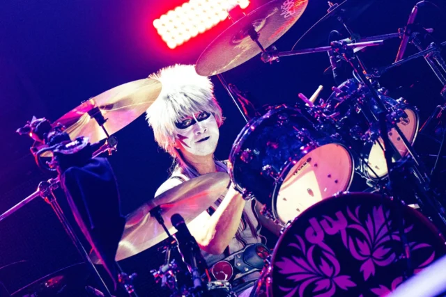 聖飢魔Ⅱライデン湯澤殿下のドラム演奏