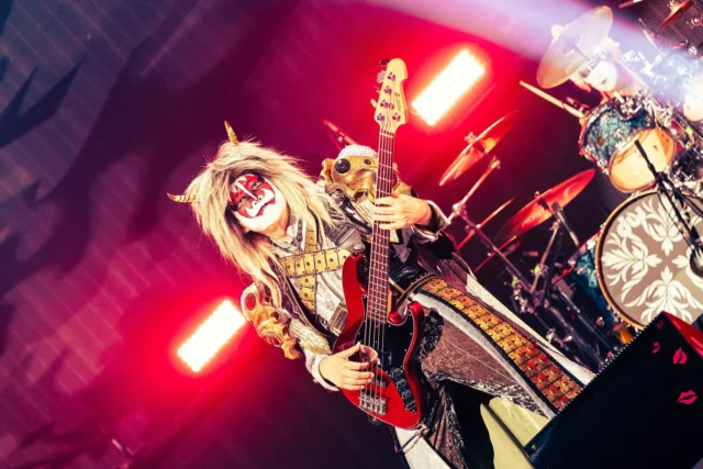 聖飢魔Ⅱゼノン石川和尚のベース演奏