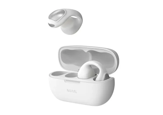NUARL νClip Neutral Whiteをケースに収納した状態
