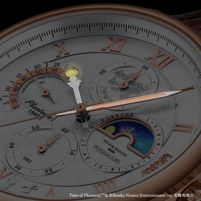 暗闇で赤く光るクレスの剣モチーフの分針