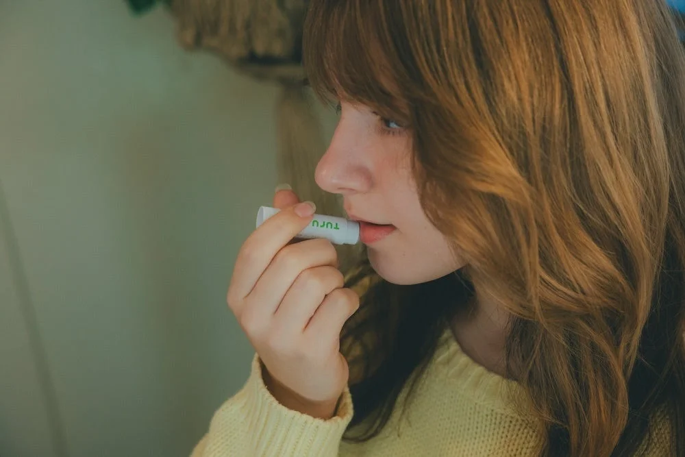 turuturuリップクリームを使用している様子