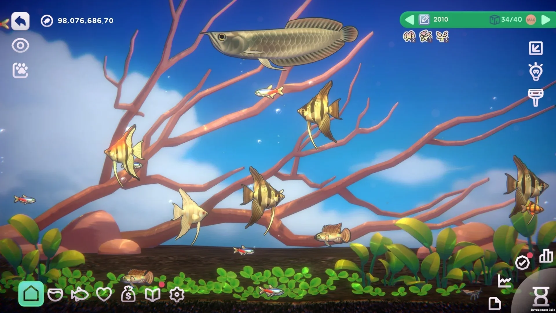 魚が泳ぐ水槽と、画面上部に表示されたゲーム内UI