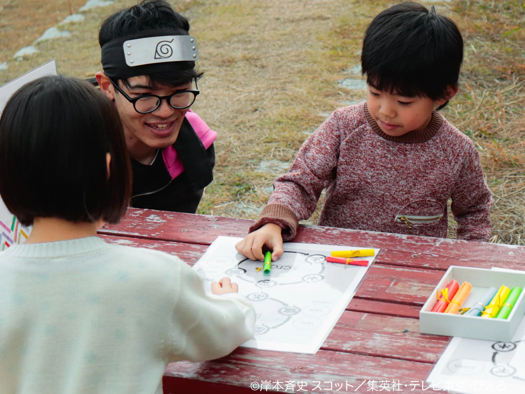 ニジゲンノモリで忍術性質変化バトルを楽しむ子供と大人