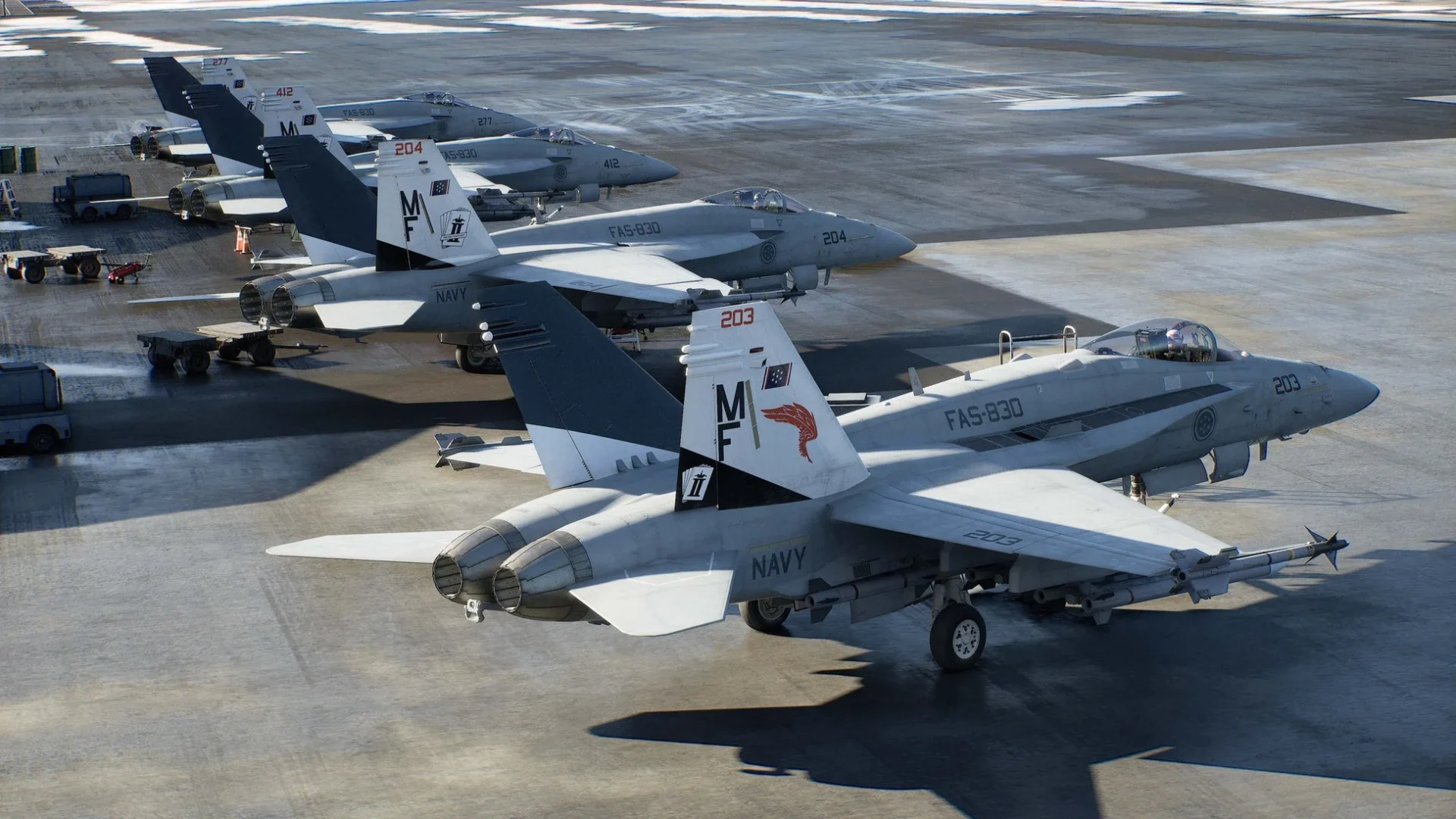 空母甲板に整列するF/A-18E Super Hornet戦闘機