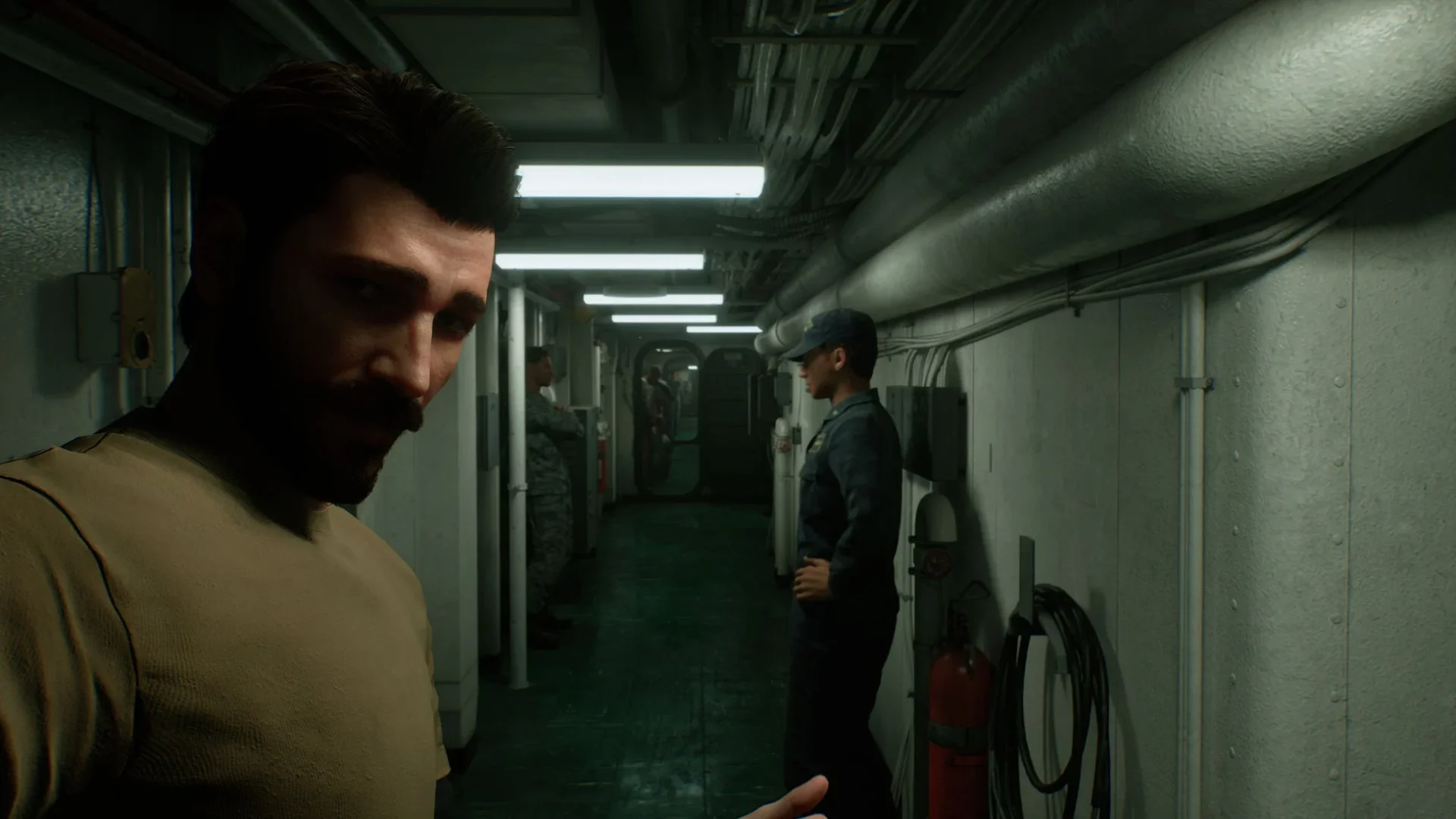 空母の通路に立つキャラクターたち