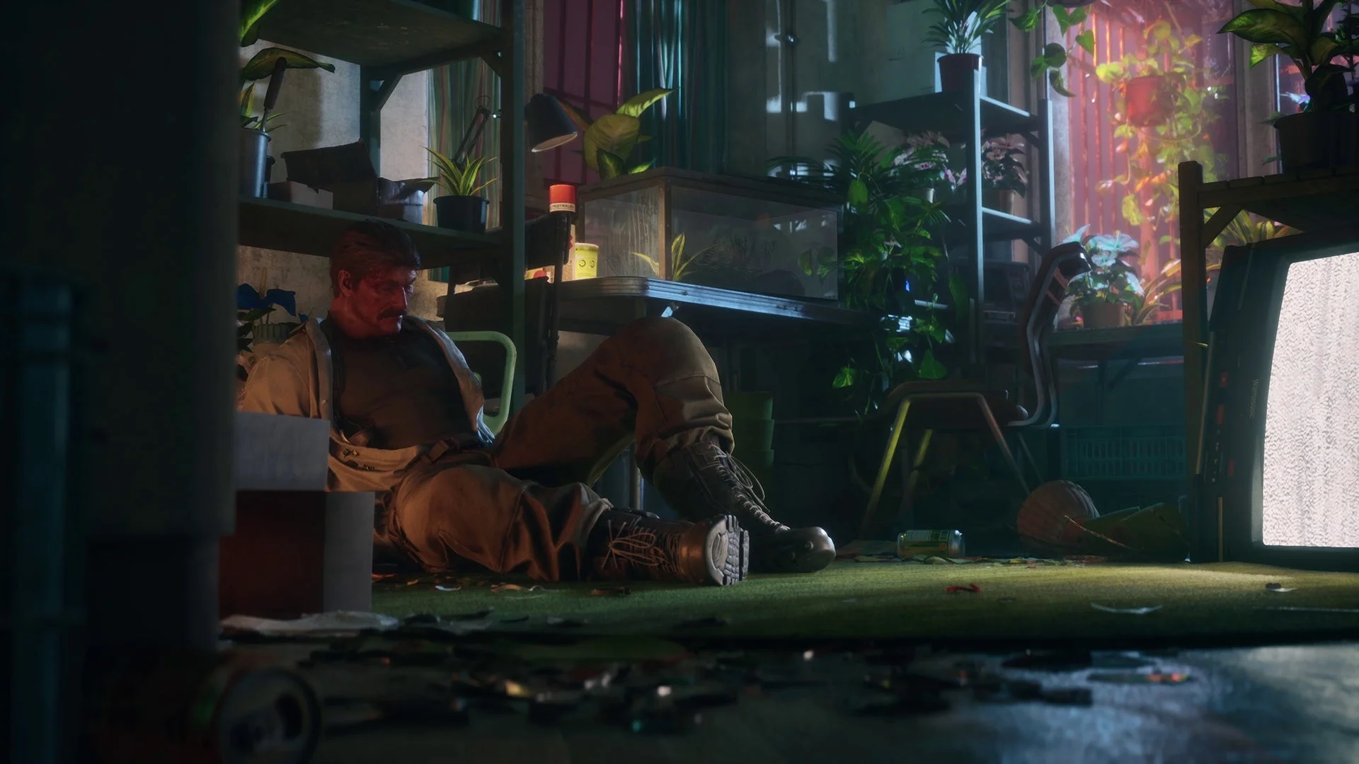 植物に囲まれた部屋で座る主人公グレイ・ハーカーの様子