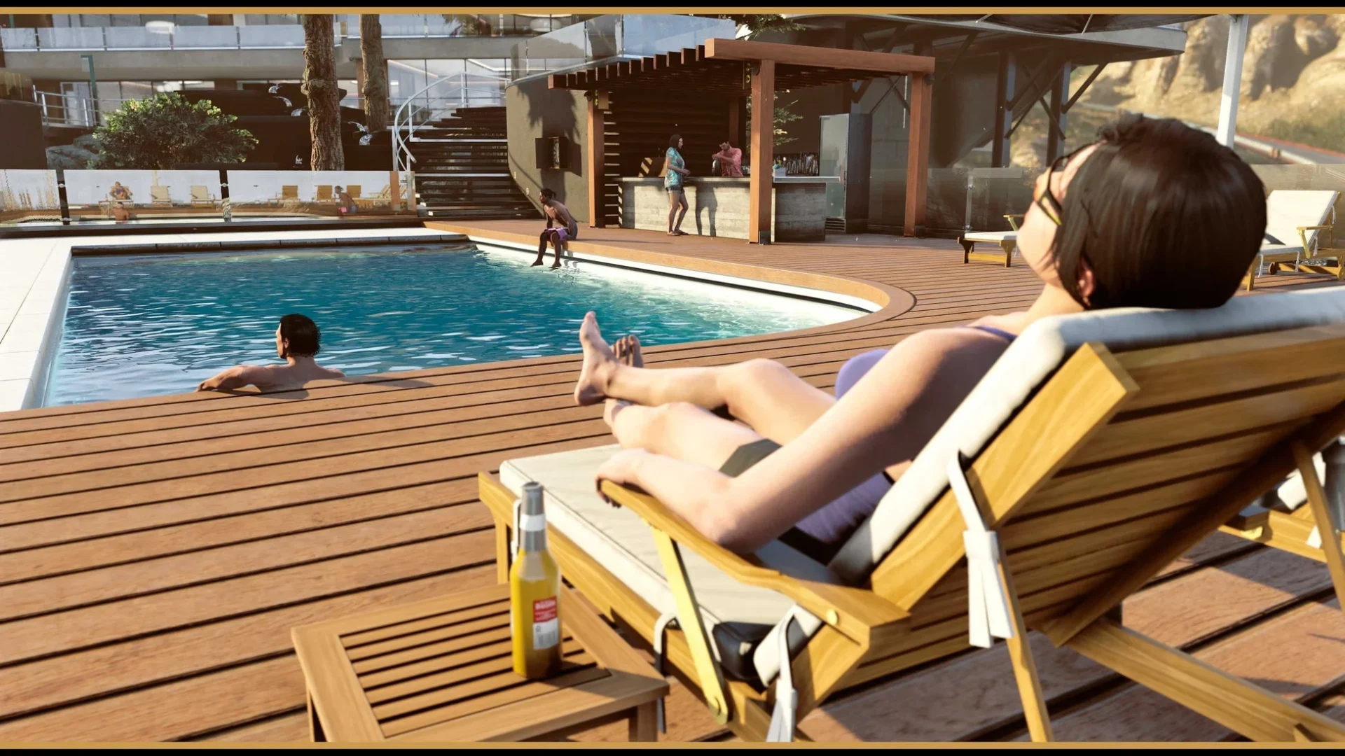 邸宅の屋外プールとリラックススペース