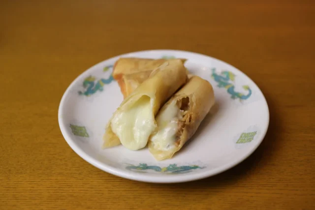 LINE友だち限定プレゼントの新メニュー「ルーローチーズ春巻き」の断面