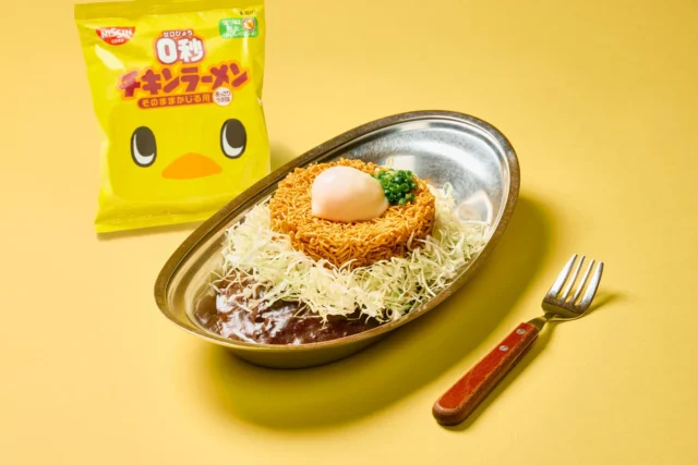 ゴーゴーカレーに日清食品「0秒チキンラーメン」をトッピングした作例